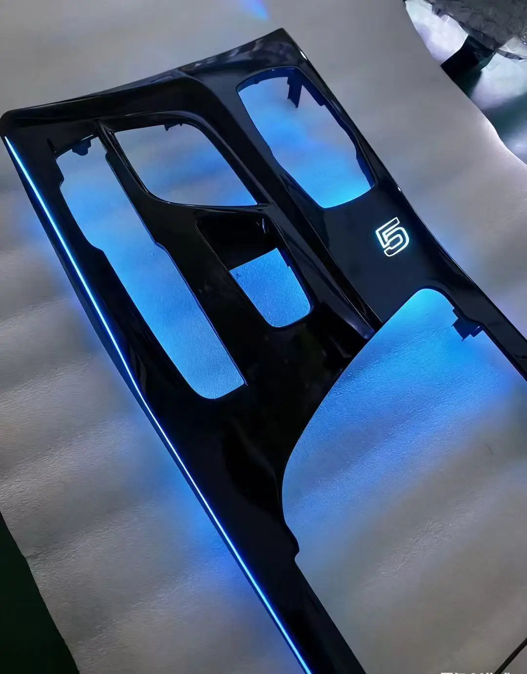 Éclairage de console et porte-gobelet BMW Série 5 G30 – photo 1