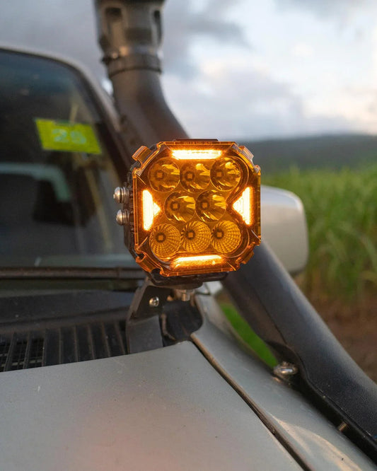 CUBE-Z série 4″ Combo Projecteurs LED compacts tout-terrain avec blanc DRL & feux clignotants orange – vue 2 – NOVADOMIO