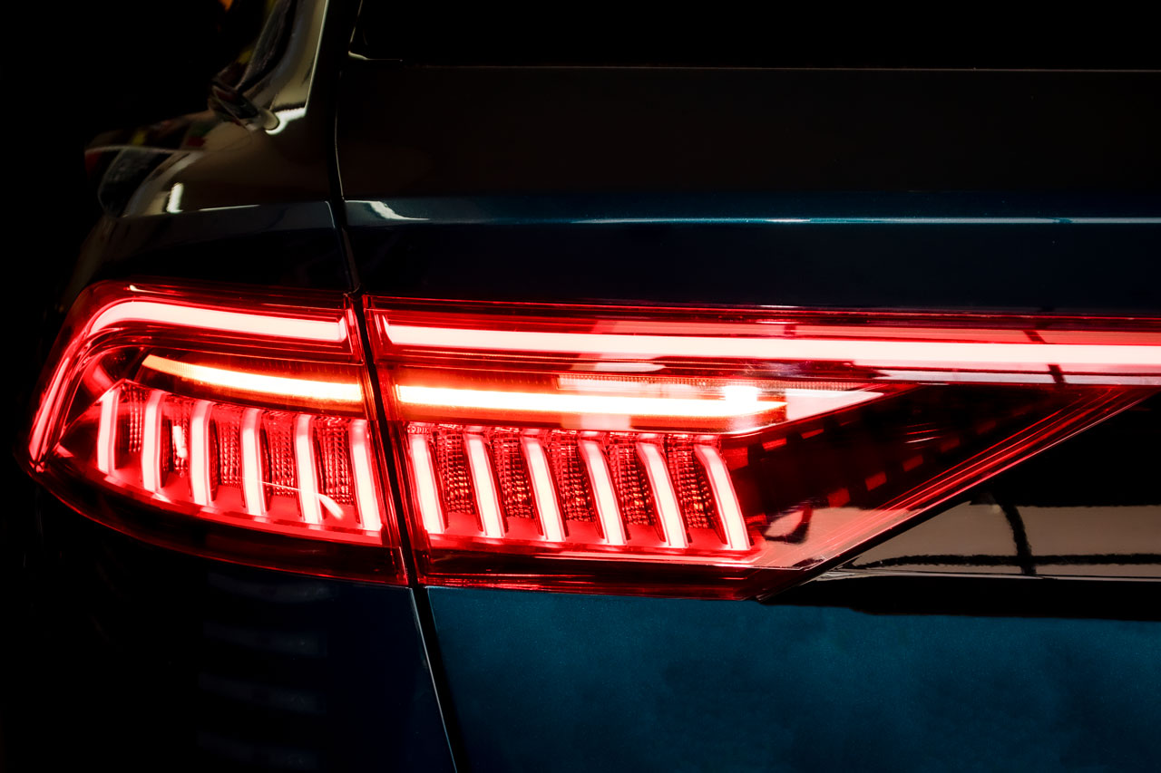 Complete set of LED rear lights with dynamic light staging for Audi Q8 4M – vue 2