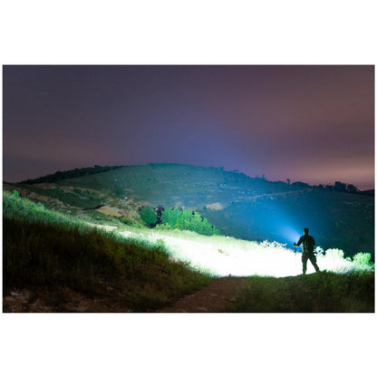 Lampe torche Olight Seeker 4 Pro, 4 600 lm – vue 9 – NOVADOMIO